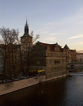 How do you say 'Vltava?'